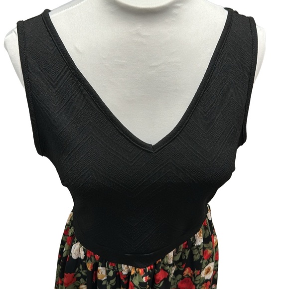 Vibe Sportswear Dress - Picture 2 of 6